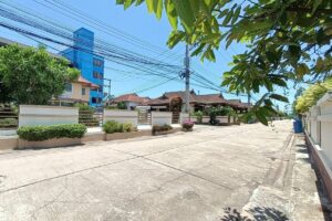 Gallery image #1 from post No BVA19547: House For Sale Pattaya Blue Star Village East Pattaya